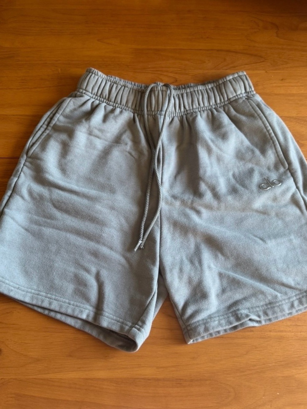 ALO Yoga Men’s Gray Athletic Drawstring Shorts
